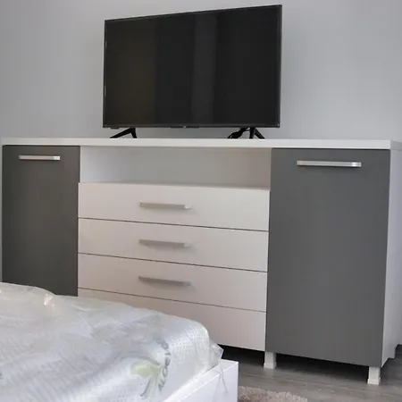 Апартаменти Apartament Afi Brasov Centru Civic