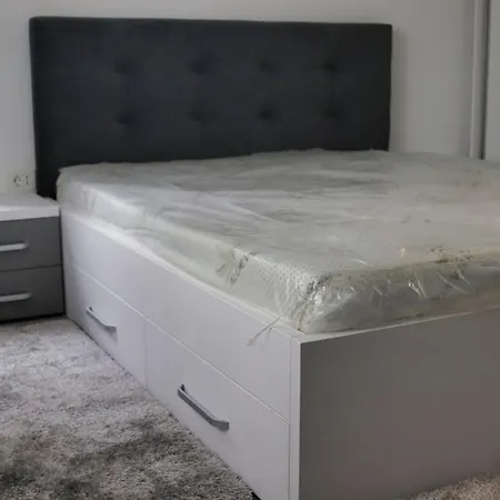 Апартаменти Apartament Afi Brasov Centru Civic *